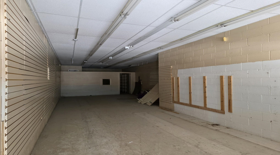 1301 Zaragoza St, Laredo, Texas 78040, 1 Room Rooms,1 BathroomBathrooms,Commercial retail/office,For Rent,1301 Zaragoza St,20263280