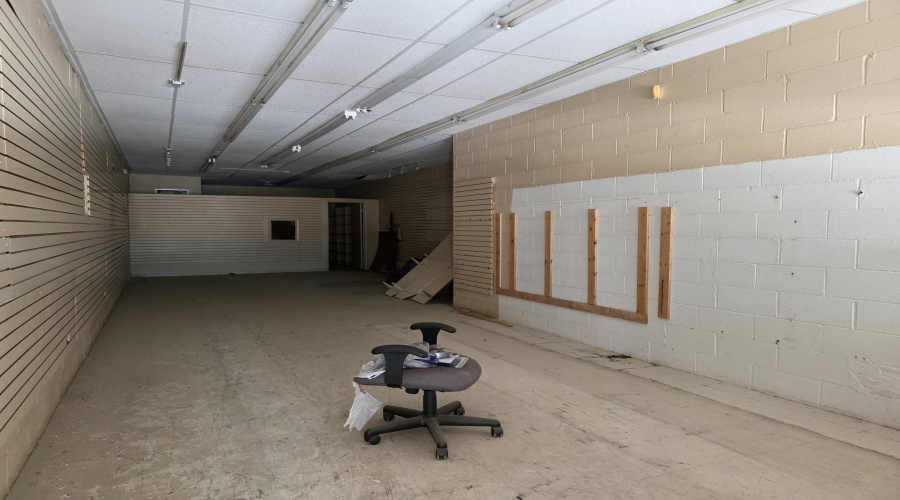 1301 Zaragoza St, Laredo, Texas 78040, 1 Room Rooms,1 BathroomBathrooms,Commercial retail/office,For Rent,1301 Zaragoza St,20263280