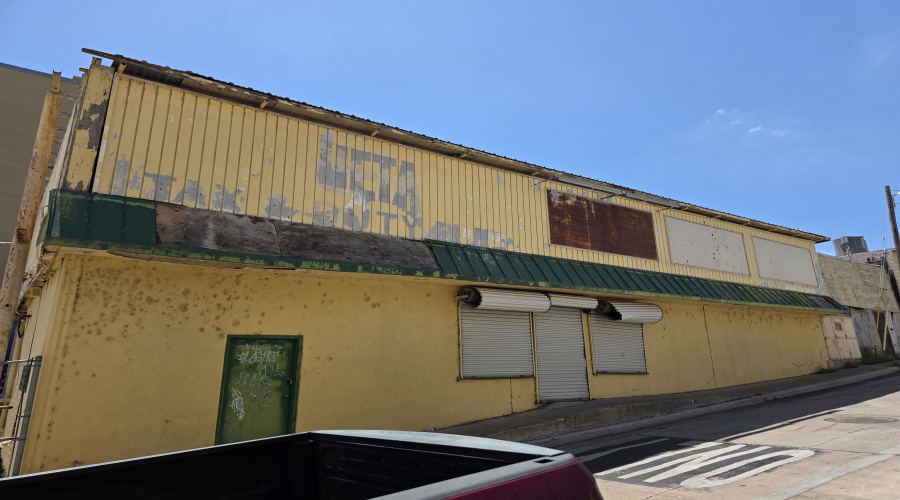1301 Zaragoza St, Laredo, Texas 78041, 1 Room Rooms,1 BathroomBathrooms,Commercial retail/office,For Rent,1301 Zaragoza St,20263281