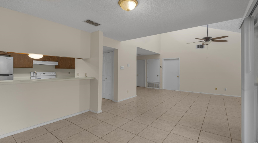 100 Hillside Rd, LAREDO, Texas 78041, 2 Bedrooms Bedrooms, 3 Rooms Rooms,1 BathroomBathrooms,Residential,For Sale,100 Hillside Rd,20263286