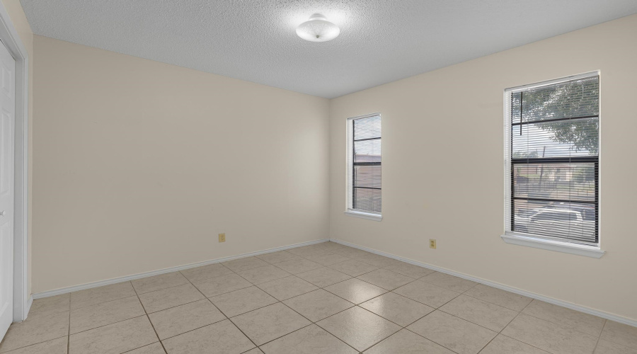 100 Hillside Rd, LAREDO, Texas 78041, 2 Bedrooms Bedrooms, 3 Rooms Rooms,1 BathroomBathrooms,Residential,For Sale,100 Hillside Rd,20263286