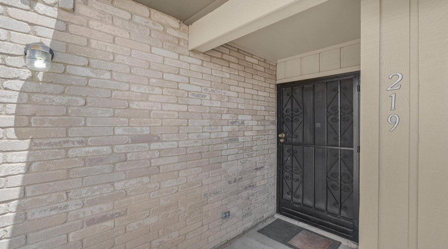 100 Hillside Rd, LAREDO, Texas 78041, 2 Bedrooms Bedrooms, 3 Rooms Rooms,1 BathroomBathrooms,Residential,For Sale,100 Hillside Rd,20263286