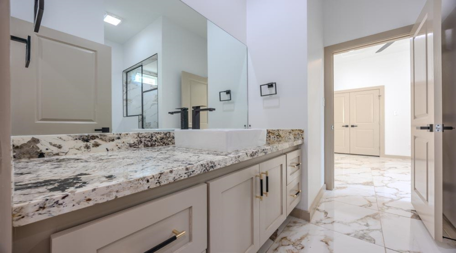3912 Texas Dr., LAREDO, Texas 78046, 4 Bedrooms Bedrooms, 6 Rooms Rooms,3 BathroomsBathrooms,Residential,For Rent,3912 Texas Dr.,20263287