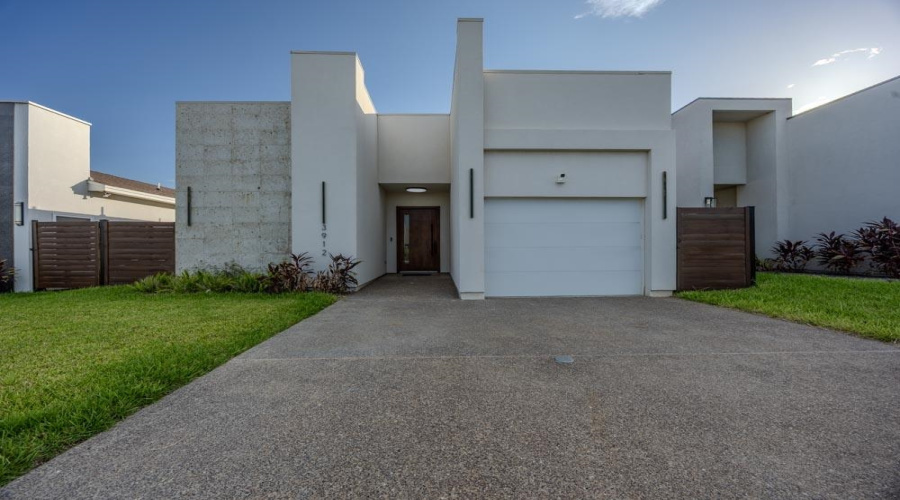 3912 Texas Dr., LAREDO, Texas 78046, 4 Bedrooms Bedrooms, 6 Rooms Rooms,3 BathroomsBathrooms,Residential,For Rent,3912 Texas Dr.,20263287