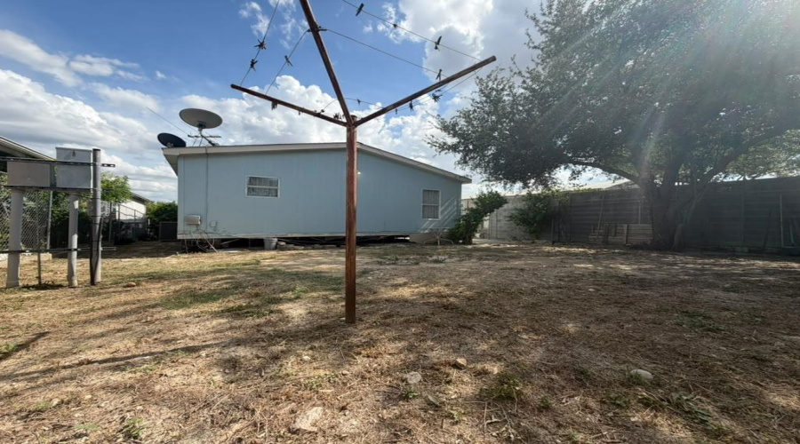 814 Flag St, LAREDO, Texas 78043, 3 Bedrooms Bedrooms, 5 Rooms Rooms,2 BathroomsBathrooms,Residential,For Sale,814 Flag St,20263290