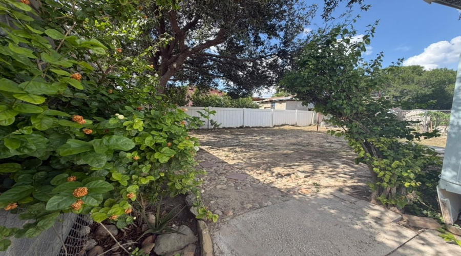 814 Flag St, LAREDO, Texas 78043, 3 Bedrooms Bedrooms, 5 Rooms Rooms,2 BathroomsBathrooms,Residential,For Sale,814 Flag St,20263290