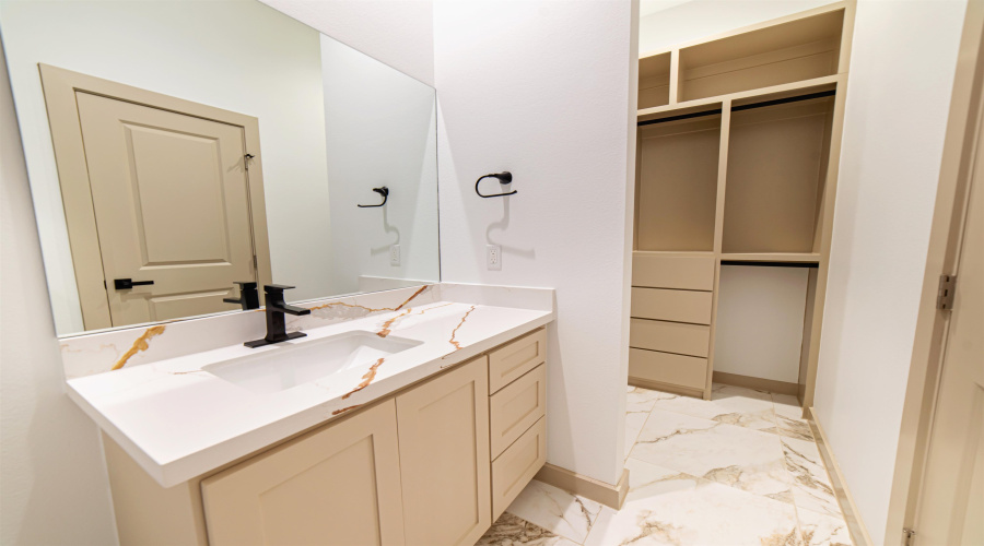 1607 Secretaria Ln., Laredo, Texas 78046, 3 Bedrooms Bedrooms, 5 Rooms Rooms,2 BathroomsBathrooms,Residential,For Sale,1607 Secretaria Ln.,20263292