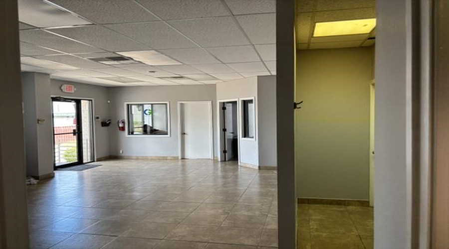 14406 Investment Ave, LAREDO, Texas 78045-000, 1 Bedroom Bedrooms, 1 Room Rooms,3 BathroomsBathrooms,Commercial/industrial,For Rent,14406 Investment Ave,20263293