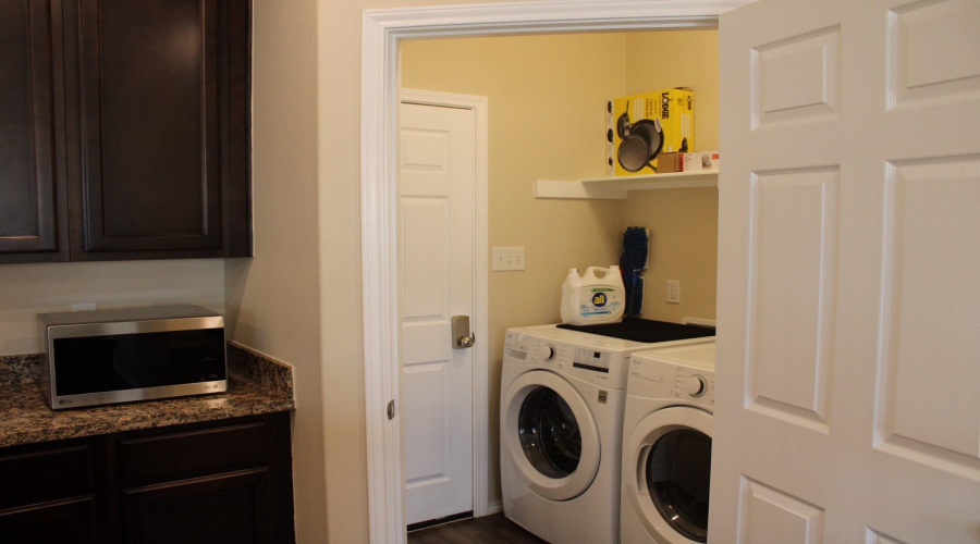 4304 Gabriela Ln., Laredo, Texas 78046, 4 Bedrooms Bedrooms, 5 Rooms Rooms,2 BathroomsBathrooms,Residential,For Sale,4304 Gabriela Ln.,20263298
