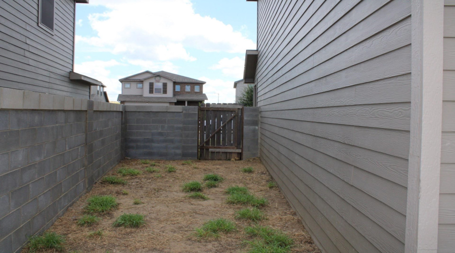 4304 Gabriela Ln., Laredo, Texas 78046, 4 Bedrooms Bedrooms, 5 Rooms Rooms,2 BathroomsBathrooms,Residential,For Sale,4304 Gabriela Ln.,20263298