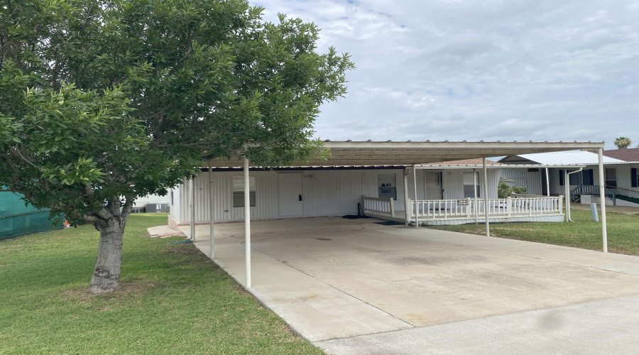 108 Autumn Ln., ZAPATA, Texas 78076-0000, 1 Bedroom Bedrooms, 4 Rooms Rooms,1 BathroomBathrooms,Residential,For Sale,108 Autumn Ln.,20263301