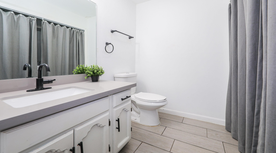 713 E Del Mar Blvd, Laredo, Texas 78041-5940, 3 Bedrooms Bedrooms, 6 Rooms Rooms,2 BathroomsBathrooms,Residential,For Rent,713 E Del Mar Blvd,20263302