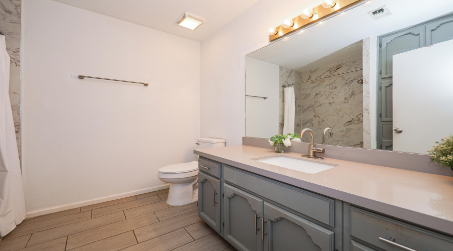 713 E Del Mar Blvd, Laredo, Texas 78041-5940, 3 Bedrooms Bedrooms, 6 Rooms Rooms,2 BathroomsBathrooms,Residential,For Rent,713 E Del Mar Blvd,20263302