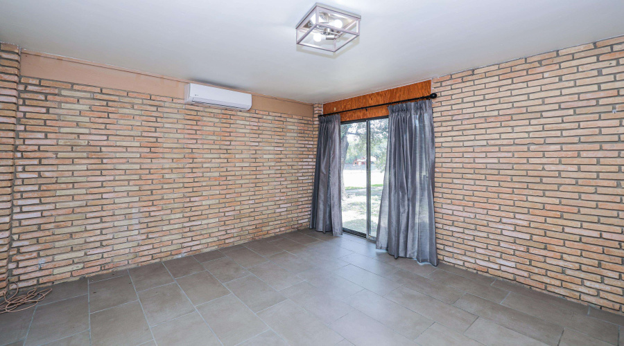 713 E Del Mar Blvd, Laredo, Texas 78041-5940, 3 Bedrooms Bedrooms, 6 Rooms Rooms,2 BathroomsBathrooms,Residential,For Rent,713 E Del Mar Blvd,20263302