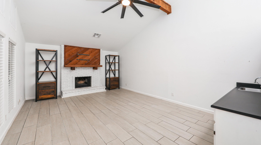 713 E Del Mar Blvd, Laredo, Texas 78041-5940, 3 Bedrooms Bedrooms, 6 Rooms Rooms,2 BathroomsBathrooms,Residential,For Rent,713 E Del Mar Blvd,20263302