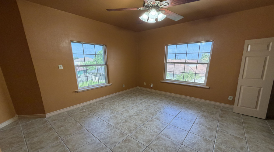 421 Baffin Bay Dr, Laredo, Texas 78045, 3 Bedrooms Bedrooms, 5 Rooms Rooms,2 BathroomsBathrooms,Residential,For Rent,421 Baffin Bay Dr,20263305