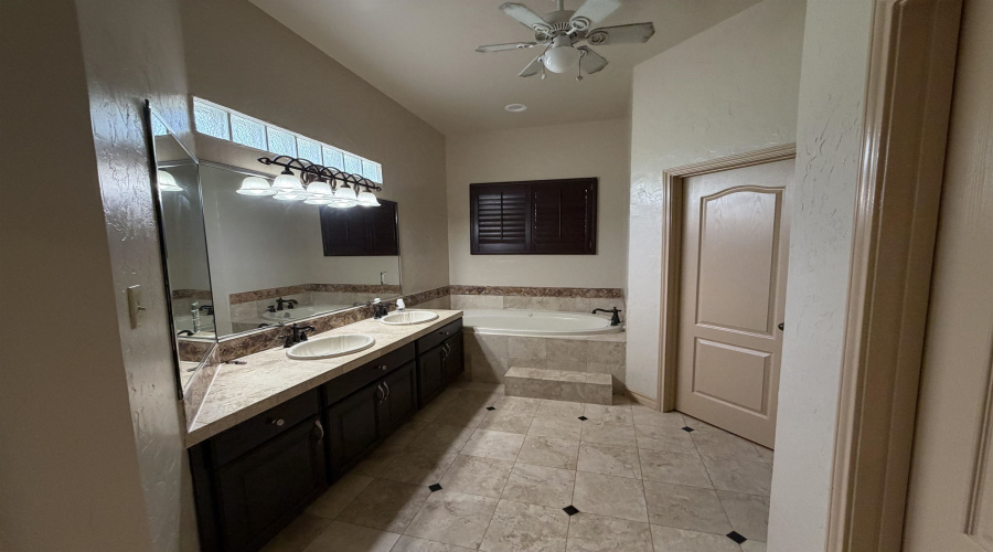421 Baffin Bay Dr, Laredo, Texas 78045, 3 Bedrooms Bedrooms, 5 Rooms Rooms,2 BathroomsBathrooms,Residential,For Rent,421 Baffin Bay Dr,20263305