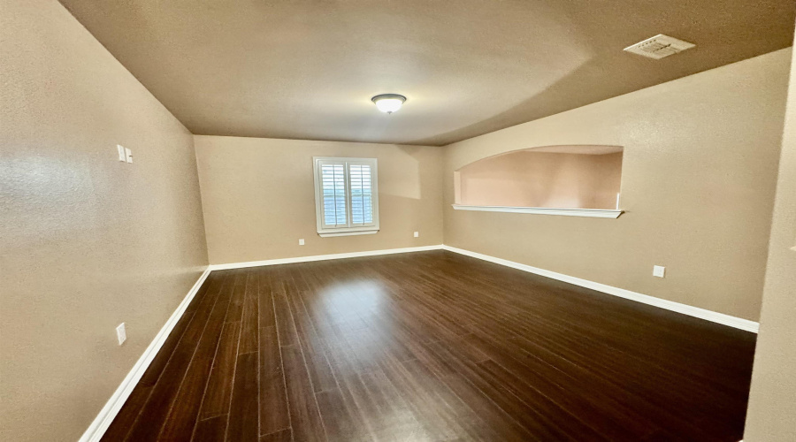 210 Starling Creek Lp, Laredo, Texas 78045, 4 Bedrooms Bedrooms, 8 Rooms Rooms,3 BathroomsBathrooms,Residential,For Sale,210 Starling Creek Lp,20263306