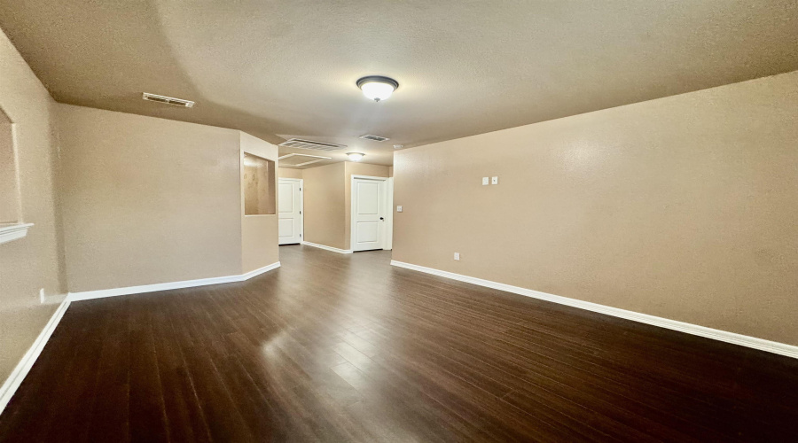 210 Starling Creek Lp, Laredo, Texas 78045, 4 Bedrooms Bedrooms, 8 Rooms Rooms,3 BathroomsBathrooms,Residential,For Sale,210 Starling Creek Lp,20263306