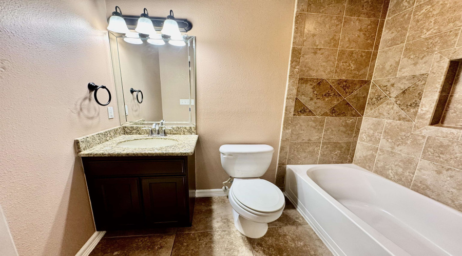 210 Starling Creek Lp, Laredo, Texas 78045, 4 Bedrooms Bedrooms, 8 Rooms Rooms,3 BathroomsBathrooms,Residential,For Sale,210 Starling Creek Lp,20263306