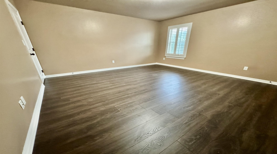 210 Starling Creek Lp, Laredo, Texas 78045, 4 Bedrooms Bedrooms, 8 Rooms Rooms,3 BathroomsBathrooms,Residential,For Sale,210 Starling Creek Lp,20263306