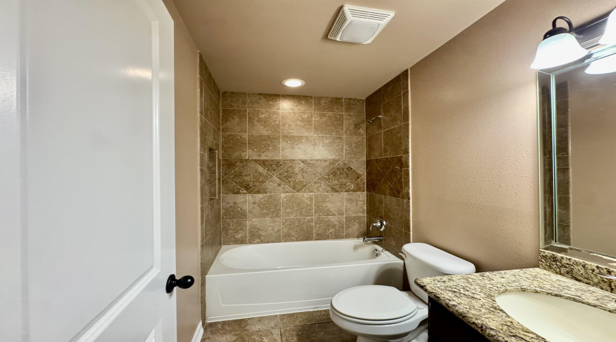 210 Starling Creek Lp, Laredo, Texas 78045, 4 Bedrooms Bedrooms, 8 Rooms Rooms,3 BathroomsBathrooms,Residential,For Sale,210 Starling Creek Lp,20263306