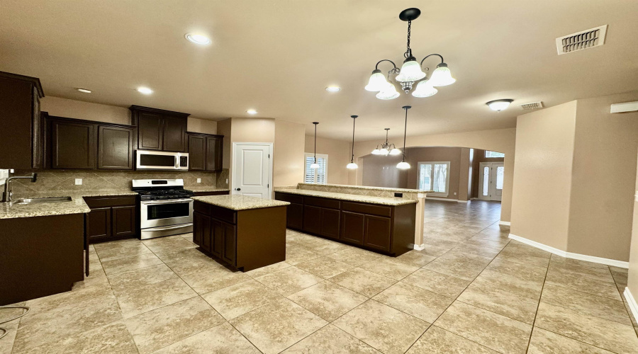 210 Starling Creek Lp, Laredo, Texas 78045, 4 Bedrooms Bedrooms, 8 Rooms Rooms,3 BathroomsBathrooms,Residential,For Sale,210 Starling Creek Lp,20263306
