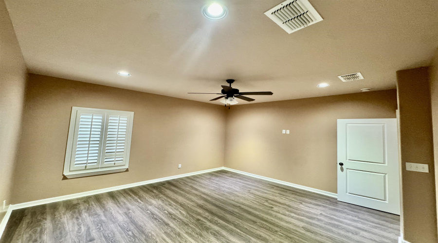 210 Starling Creek Lp, Laredo, Texas 78045, 4 Bedrooms Bedrooms, 8 Rooms Rooms,3 BathroomsBathrooms,Residential,For Sale,210 Starling Creek Lp,20263306
