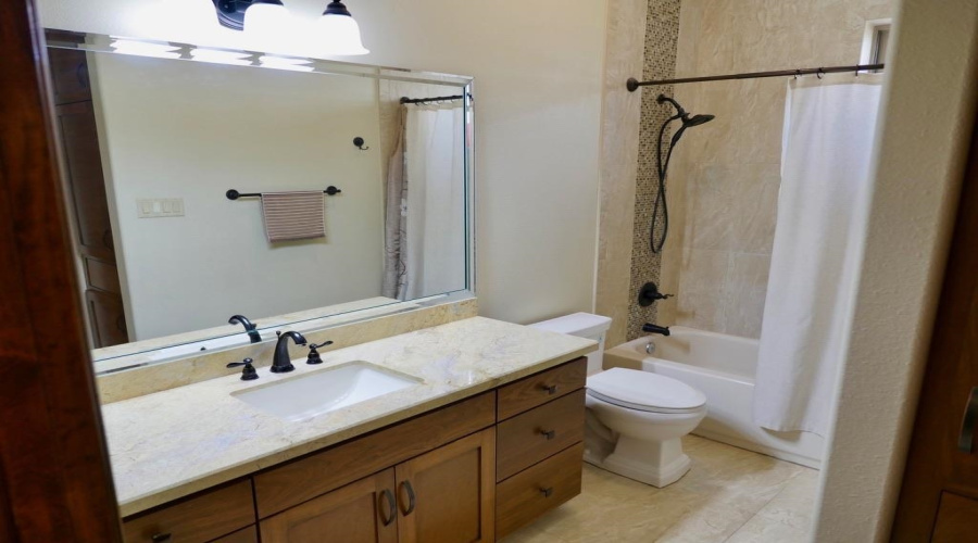 406 Jordan Dr, Laredo, Texas 78041, 4 Bedrooms Bedrooms, 11 Rooms Rooms,4 BathroomsBathrooms,Residential,For Sale,406 Jordan Dr,20263308