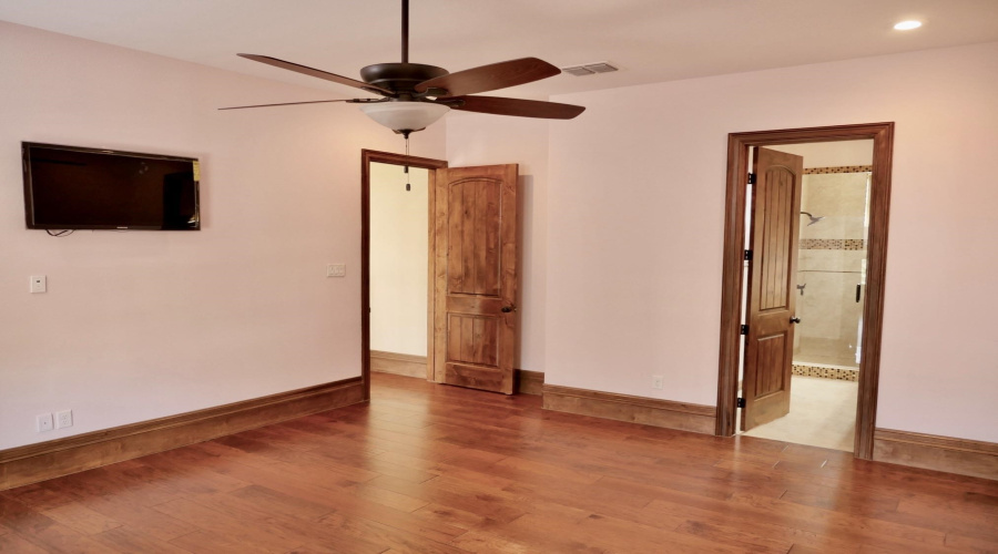 406 Jordan Dr, Laredo, Texas 78041, 4 Bedrooms Bedrooms, 11 Rooms Rooms,4 BathroomsBathrooms,Residential,For Sale,406 Jordan Dr,20263308