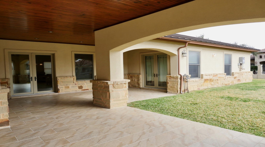 406 Jordan Dr, Laredo, Texas 78041, 4 Bedrooms Bedrooms, 11 Rooms Rooms,4 BathroomsBathrooms,Residential,For Sale,406 Jordan Dr,20263308