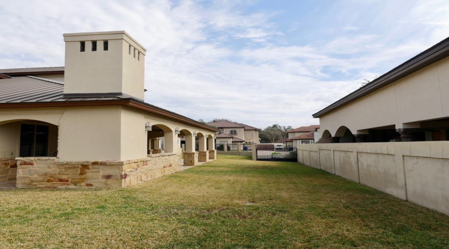 406 Jordan Dr, Laredo, Texas 78041, 4 Bedrooms Bedrooms, 11 Rooms Rooms,4 BathroomsBathrooms,Residential,For Sale,406 Jordan Dr,20263308