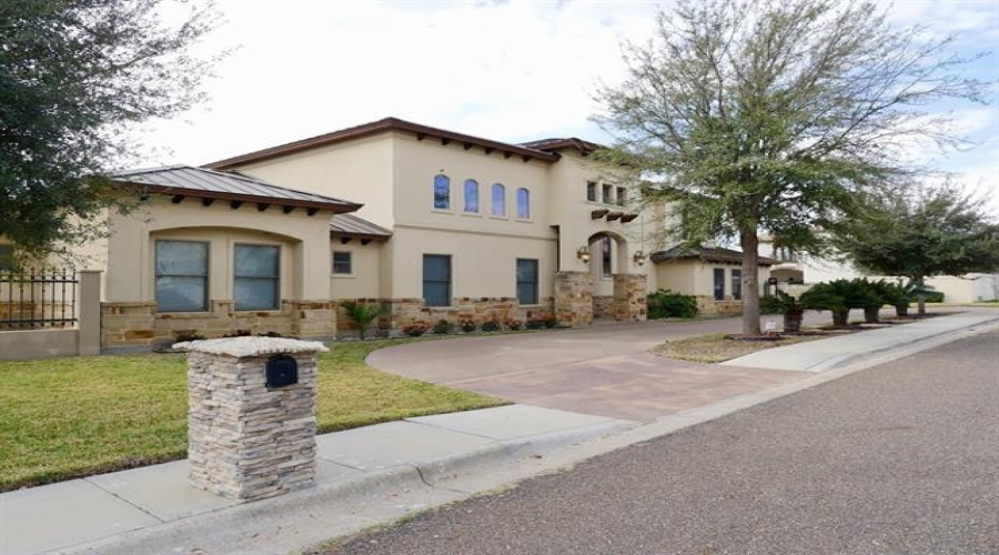 406 Jordan Dr, Laredo, Texas 78041, 4 Bedrooms Bedrooms, 11 Rooms Rooms,4 BathroomsBathrooms,Residential,For Sale,406 Jordan Dr,20263308