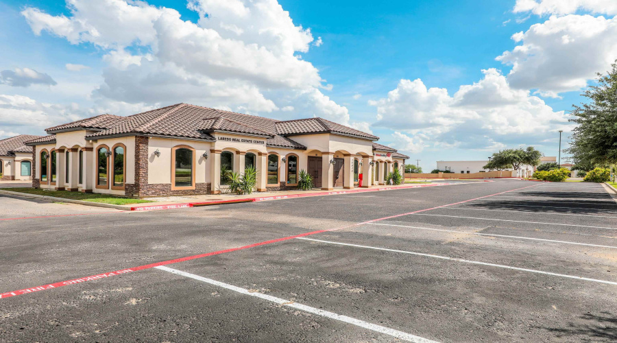 10414 Medical Lp, Laredo, Texas 78045, 1 Room Rooms,2 BathroomsBathrooms,Commercial retail/office,For Rent,10414 Medical Lp,20263314
