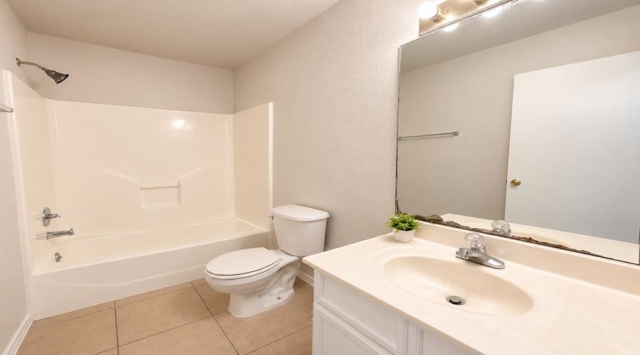 351 Redfish Dr, Laredo, Texas 78043, 2 Bedrooms Bedrooms, 5 Rooms Rooms,2 BathroomsBathrooms,Residential,For Rent,351 Redfish Dr,20263315