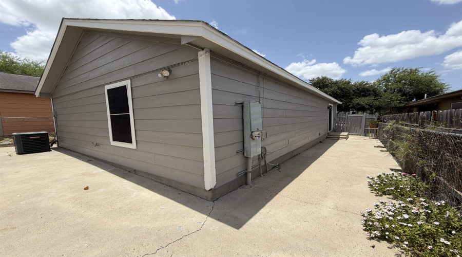 351 Redfish Dr, Laredo, Texas 78043, 2 Bedrooms Bedrooms, 5 Rooms Rooms,2 BathroomsBathrooms,Residential,For Rent,351 Redfish Dr,20263315