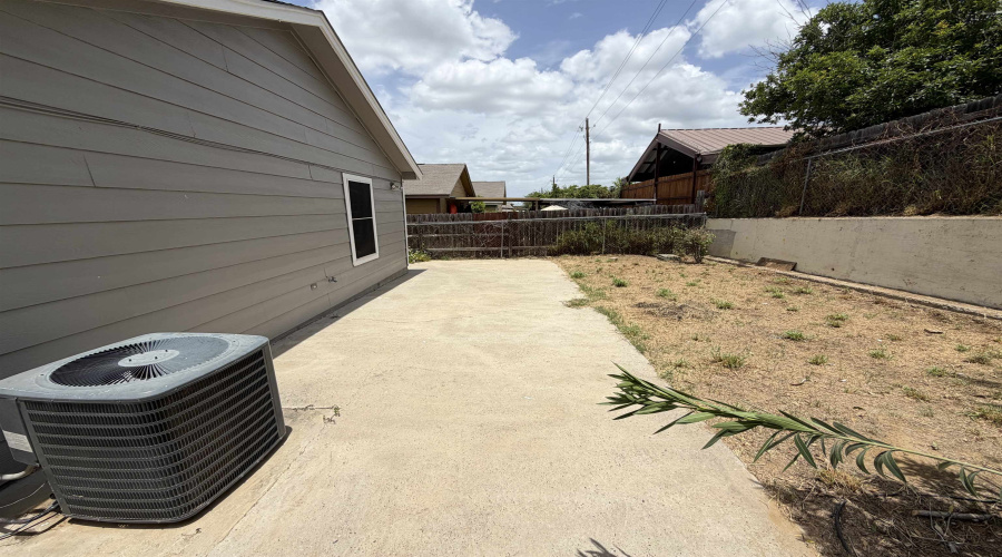 351 Redfish Dr, Laredo, Texas 78043, 2 Bedrooms Bedrooms, 5 Rooms Rooms,2 BathroomsBathrooms,Residential,For Rent,351 Redfish Dr,20263315