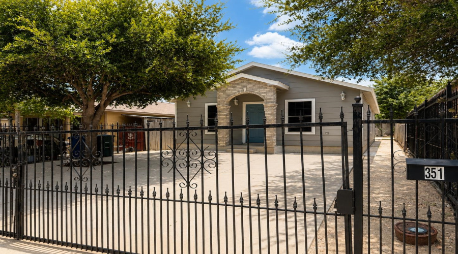 351 Redfish Dr, Laredo, Texas 78043, 2 Bedrooms Bedrooms, 5 Rooms Rooms,2 BathroomsBathrooms,Residential,For Rent,351 Redfish Dr,20263315