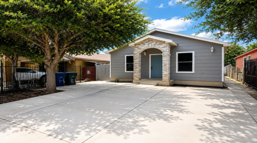 351 Redfish Dr, Laredo, Texas 78043, 2 Bedrooms Bedrooms, 5 Rooms Rooms,2 BathroomsBathrooms,Residential,For Rent,351 Redfish Dr,20263315