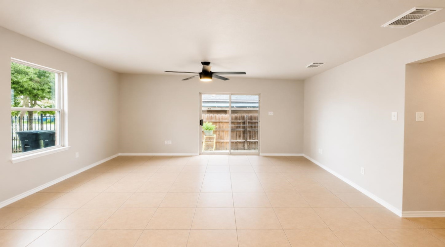 351 Redfish Dr, Laredo, Texas 78043, 2 Bedrooms Bedrooms, 5 Rooms Rooms,2 BathroomsBathrooms,Residential,For Rent,351 Redfish Dr,20263315