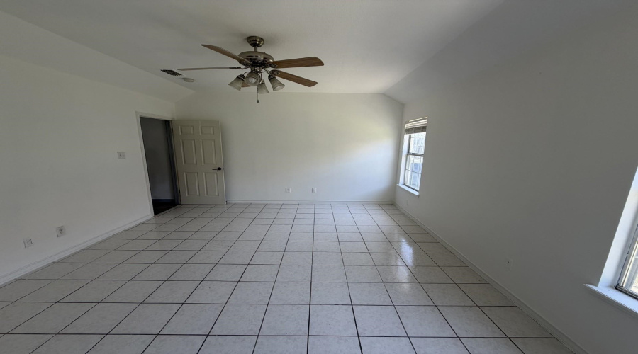 307 Cinnamon Teal Lp, Laredo, Texas 78045-4118, 3 Bedrooms Bedrooms, 6 Rooms Rooms,2 BathroomsBathrooms,Residential,For Sale,307 Cinnamon Teal Lp,20263316
