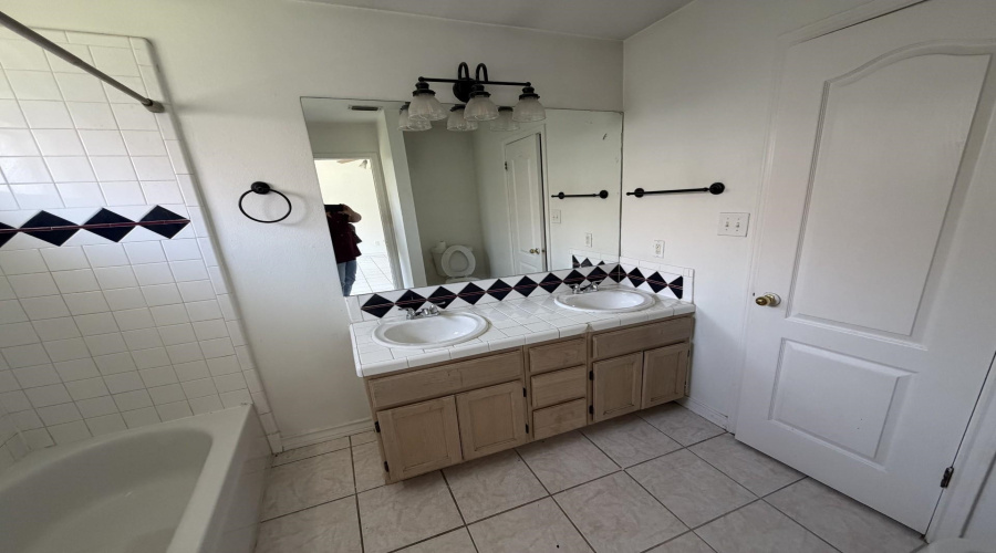 307 Cinnamon Teal Lp, Laredo, Texas 78045-4118, 3 Bedrooms Bedrooms, 6 Rooms Rooms,2 BathroomsBathrooms,Residential,For Sale,307 Cinnamon Teal Lp,20263316