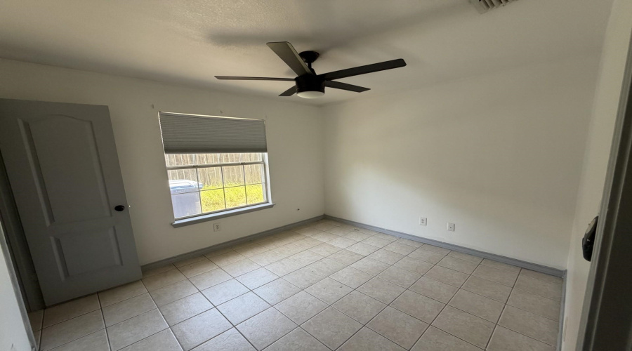 307 Cinnamon Teal Lp, Laredo, Texas 78045-4118, 3 Bedrooms Bedrooms, 6 Rooms Rooms,2 BathroomsBathrooms,Residential,For Sale,307 Cinnamon Teal Lp,20263316