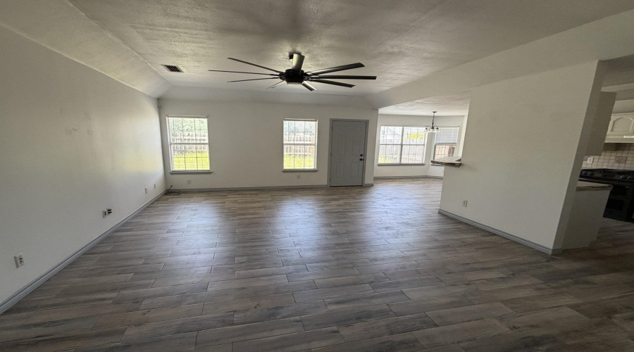307 Cinnamon Teal Lp, Laredo, Texas 78045-4118, 3 Bedrooms Bedrooms, 6 Rooms Rooms,2 BathroomsBathrooms,Residential,For Sale,307 Cinnamon Teal Lp,20263316