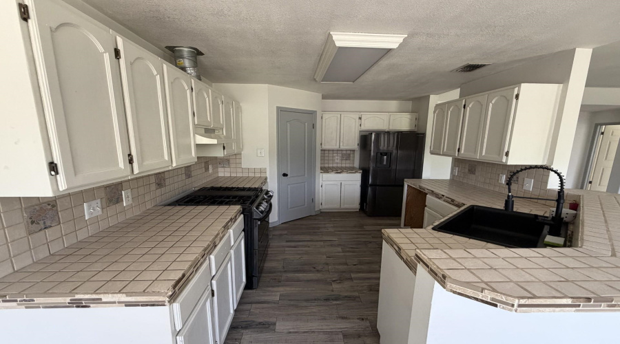 307 Cinnamon Teal Lp, Laredo, Texas 78045-4118, 3 Bedrooms Bedrooms, 6 Rooms Rooms,2 BathroomsBathrooms,Residential,For Sale,307 Cinnamon Teal Lp,20263316