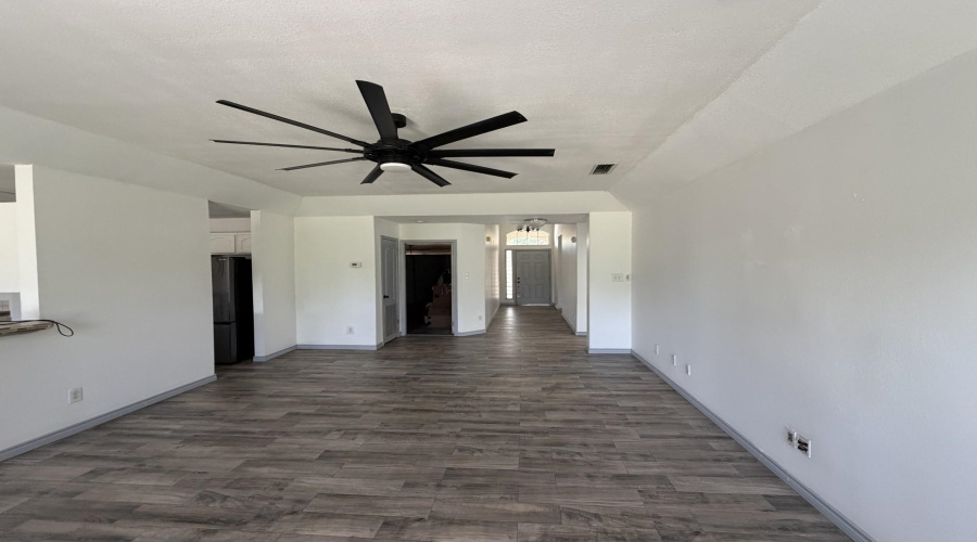 307 Cinnamon Teal Lp, Laredo, Texas 78045-4118, 3 Bedrooms Bedrooms, 6 Rooms Rooms,2 BathroomsBathrooms,Residential,For Sale,307 Cinnamon Teal Lp,20263316