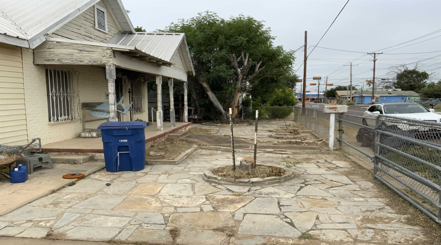 413 Corpus Christi St, Laredo, Texas 78040, 2 Bedrooms Bedrooms, 5 Rooms Rooms,1 BathroomBathrooms,Residential,For Sale,413 Corpus Christi St,20263319