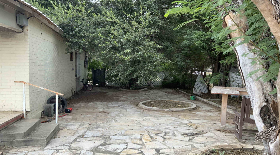 413 Corpus Christi St, Laredo, Texas 78040, 2 Bedrooms Bedrooms, 5 Rooms Rooms,1 BathroomBathrooms,Residential,For Sale,413 Corpus Christi St,20263319