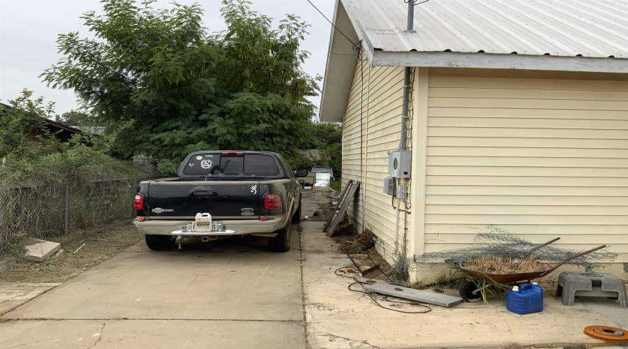 413 Corpus Christi St, Laredo, Texas 78040, 2 Bedrooms Bedrooms, 5 Rooms Rooms,1 BathroomBathrooms,Residential,For Sale,413 Corpus Christi St,20263319