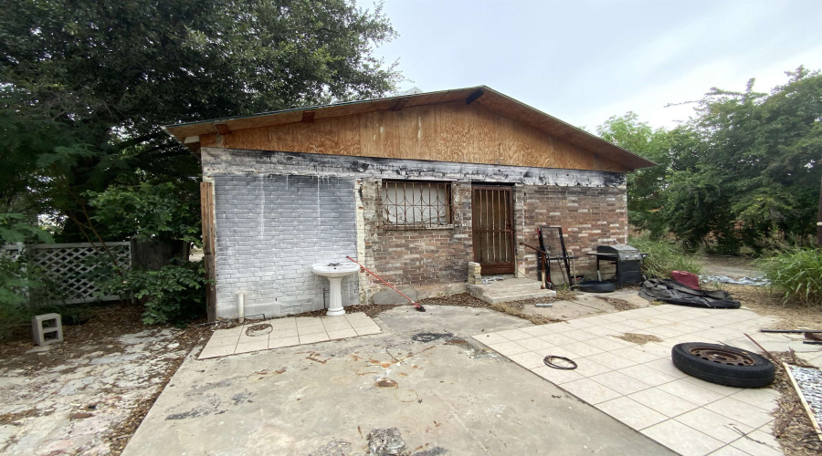 413 Corpus Christi St, Laredo, Texas 78040, 2 Bedrooms Bedrooms, 5 Rooms Rooms,1 BathroomBathrooms,Residential,For Sale,413 Corpus Christi St,20263319